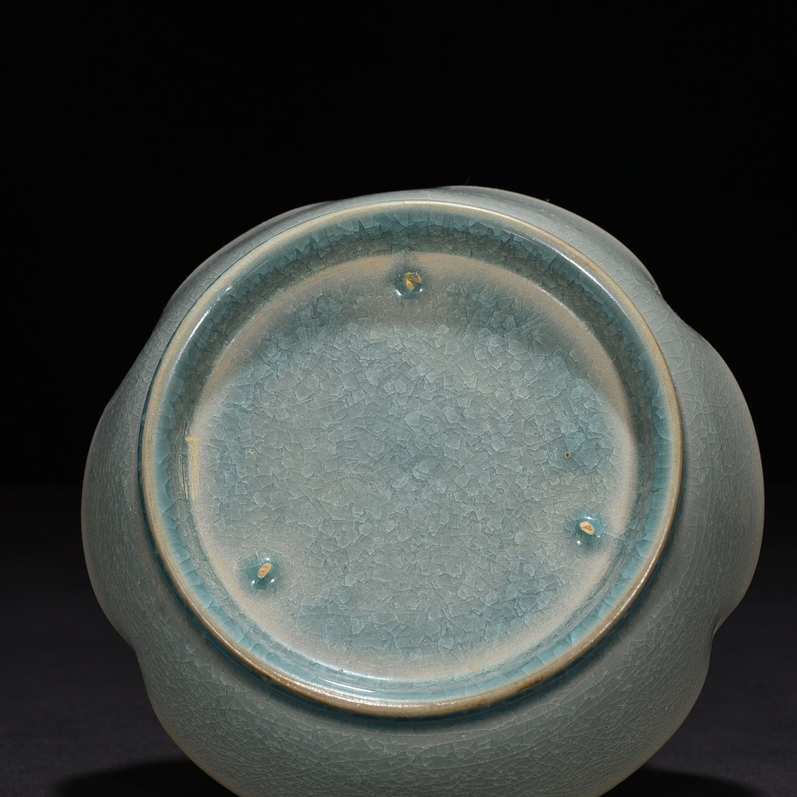 Song Dynasty Ru kiln azure glaze ice crackled sunflower wash