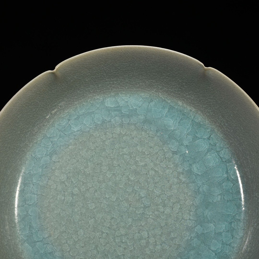 Song Dynasty Ru kiln azure glaze ice crackled sunflower wash