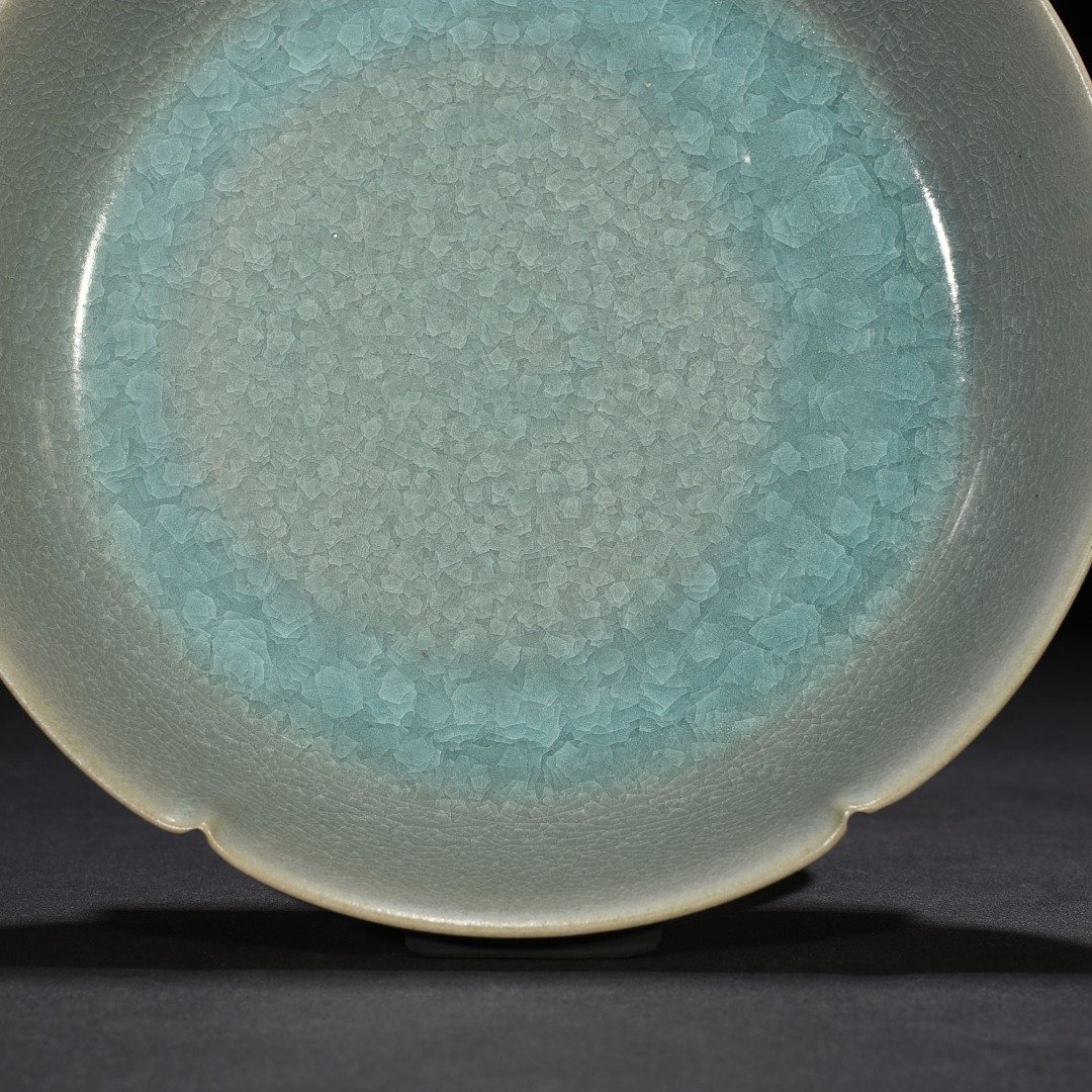 Song Dynasty Ru kiln azure glaze ice crackled sunflower wash