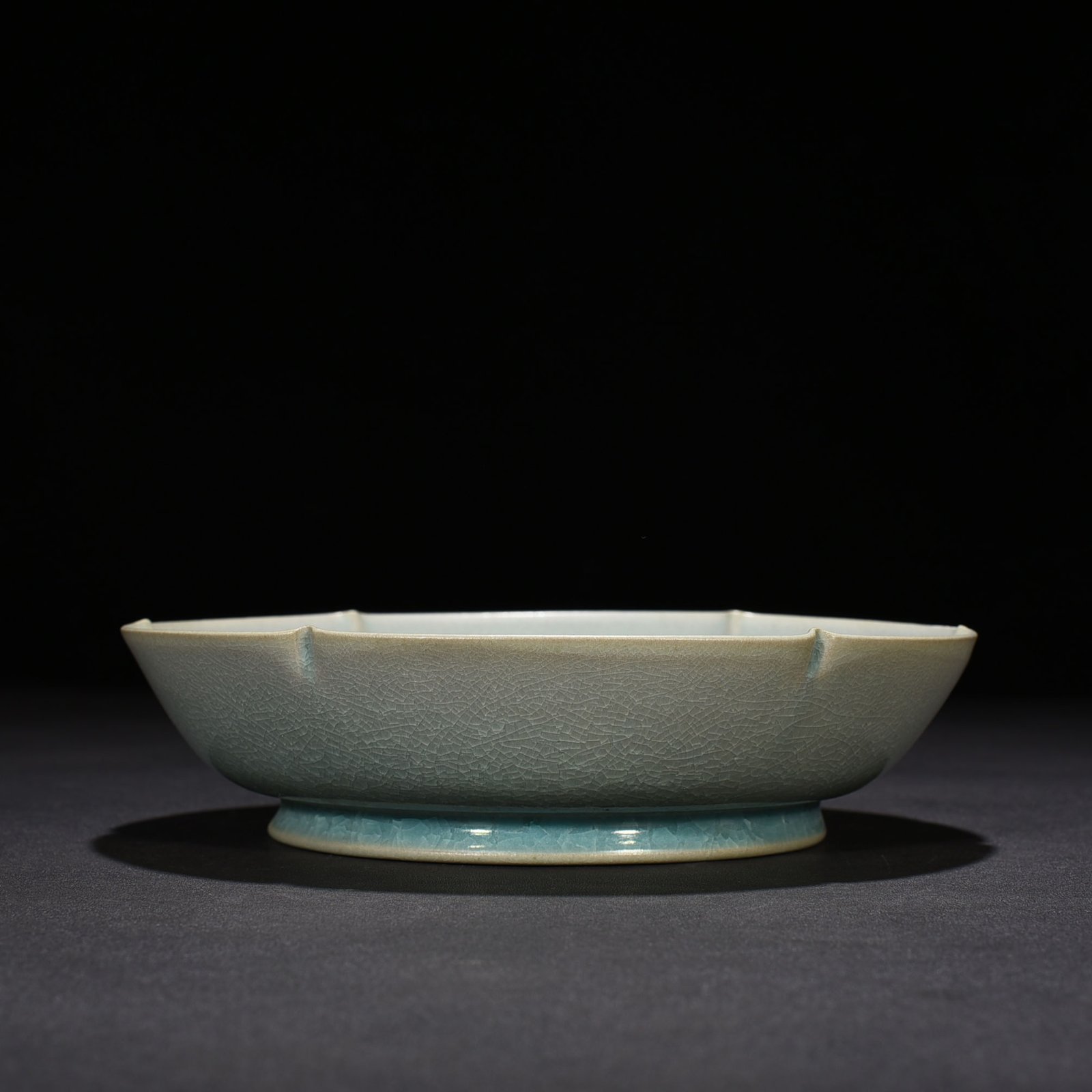Song Dynasty Ru kiln azure glaze ice crackled sunflower wash