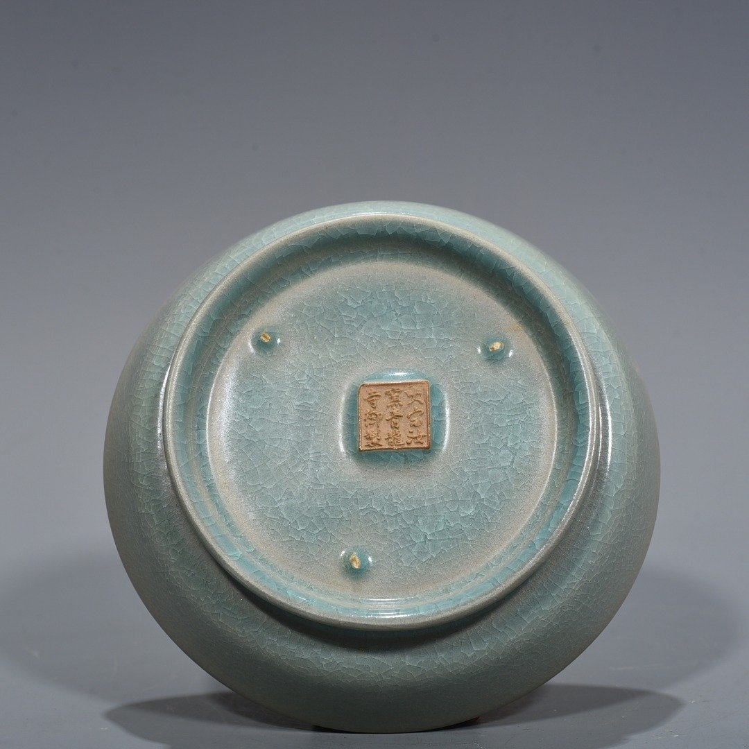 Song Dynasty Ru kiln azure glaze ice cracked round washer