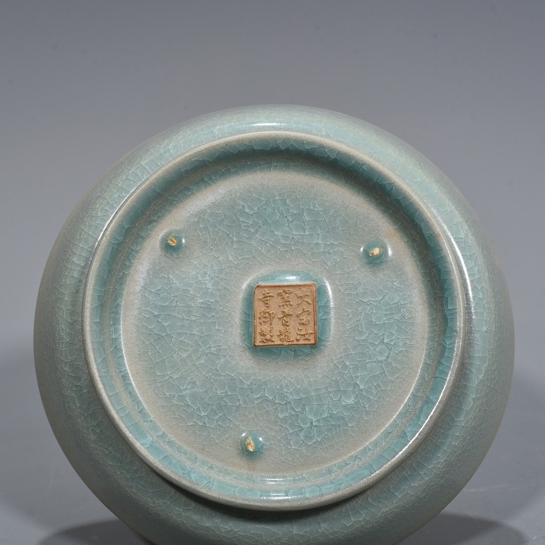 Song Dynasty Ru kiln azure glaze ice cracked round washer