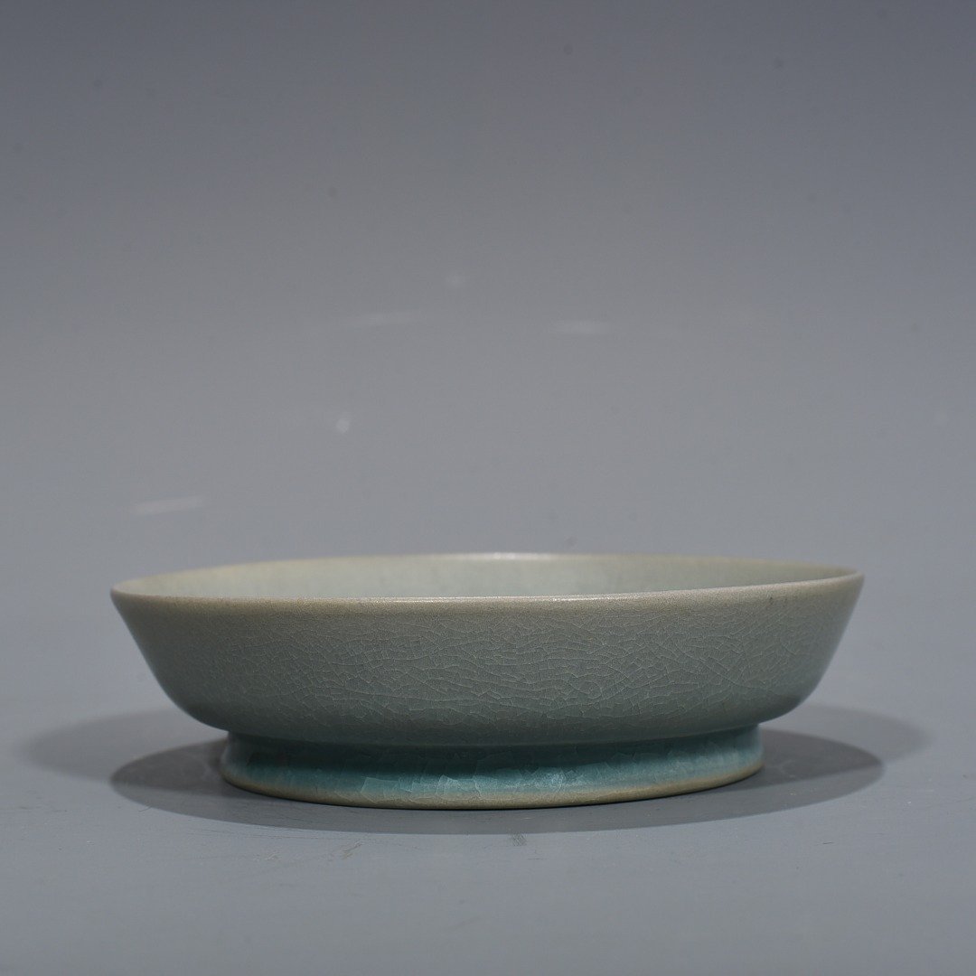 Song Dynasty Ru kiln azure glaze ice cracked round washer