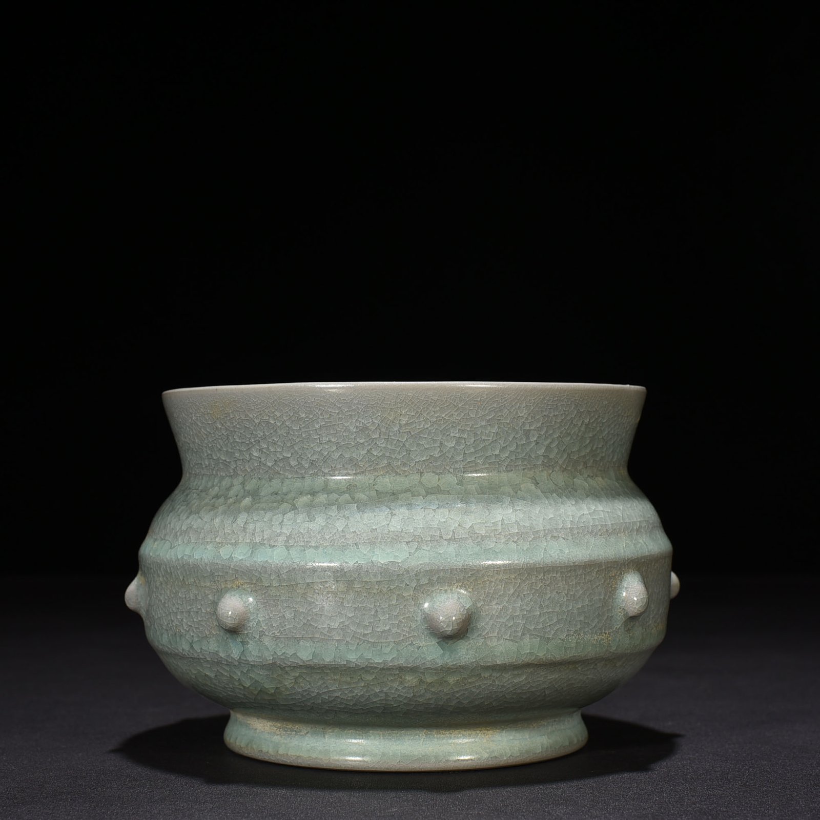 Song Dynasty Ru Kiln azure glaze ice crack drum nail wash