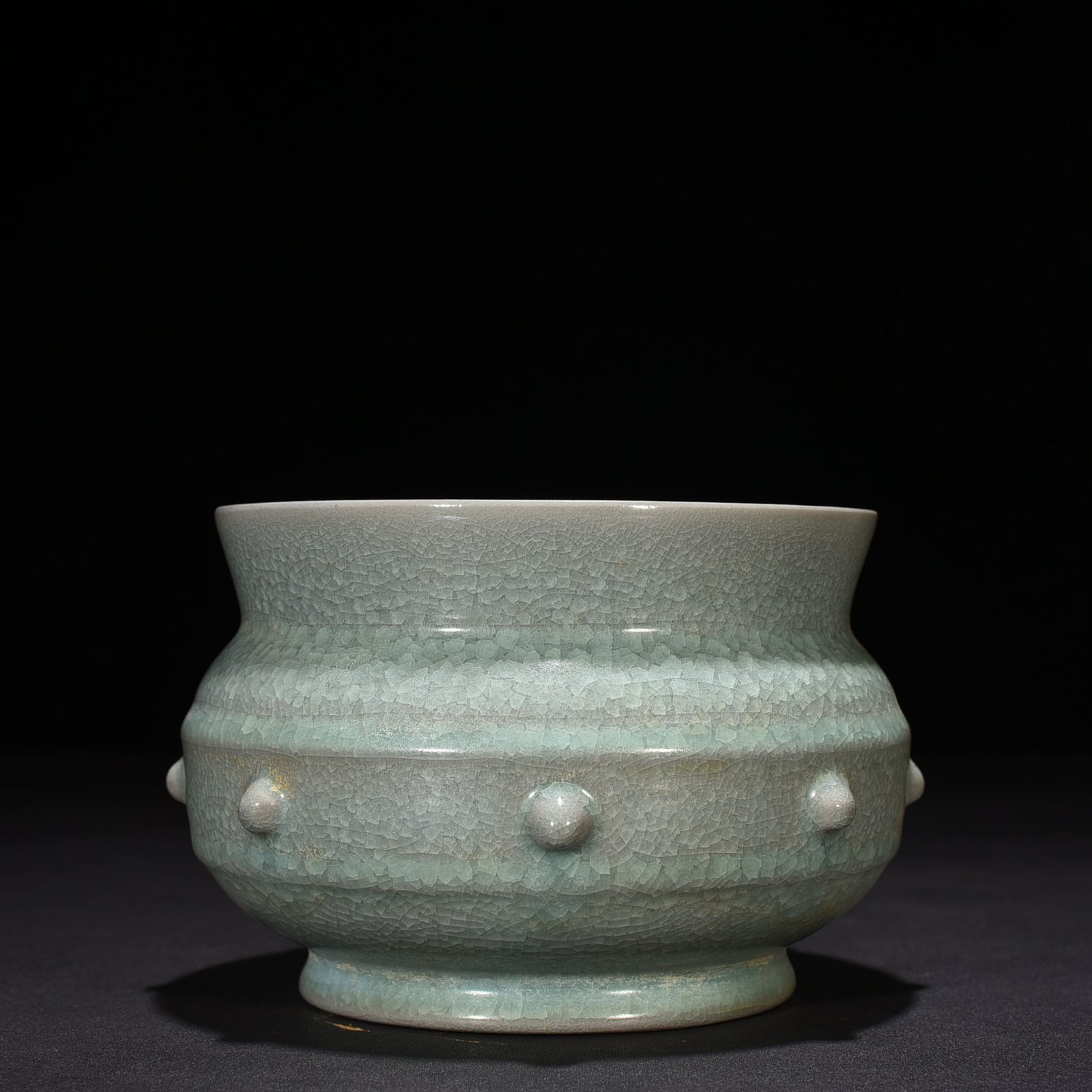 Song Dynasty Ru Kiln azure glaze ice crack drum nail wash