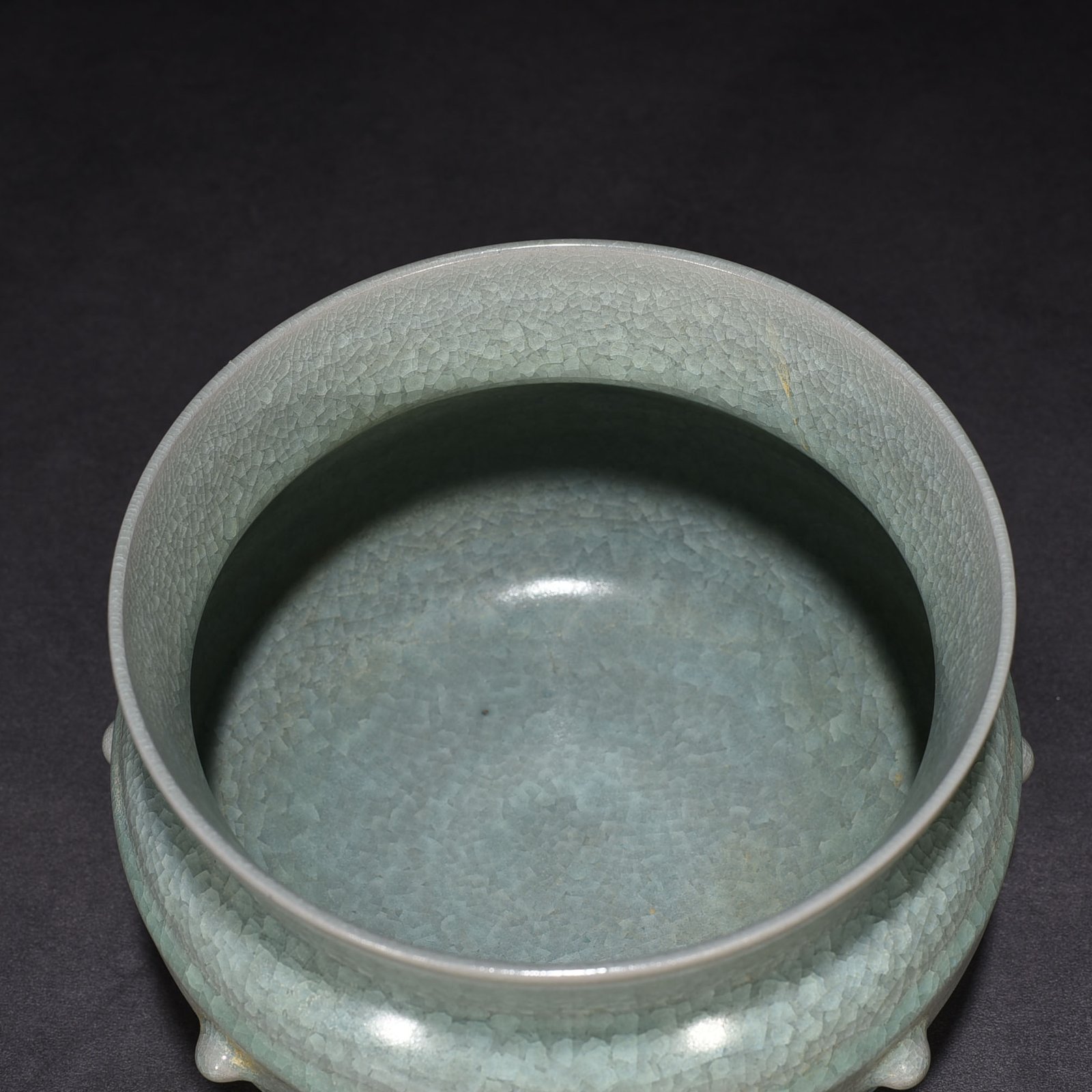 Song Dynasty Ru Kiln azure glaze ice crack drum nail wash