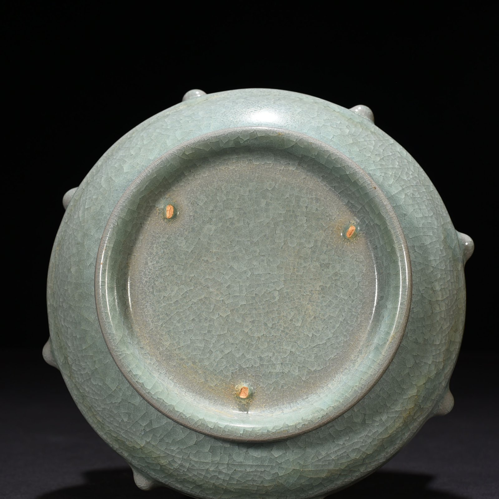 Song Dynasty Ru Kiln azure glaze ice crack drum nail wash