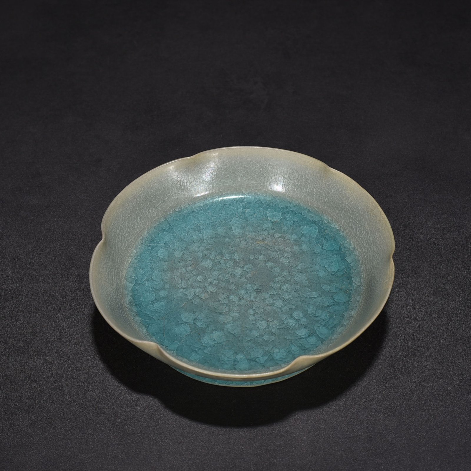 Song Dynasty Ru kiln azure glaze ice cracked sunflower wash