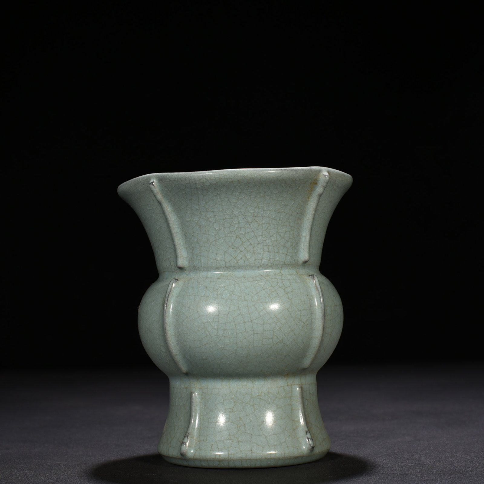 Song Dynasty Ru kiln azure glaze halberd vase