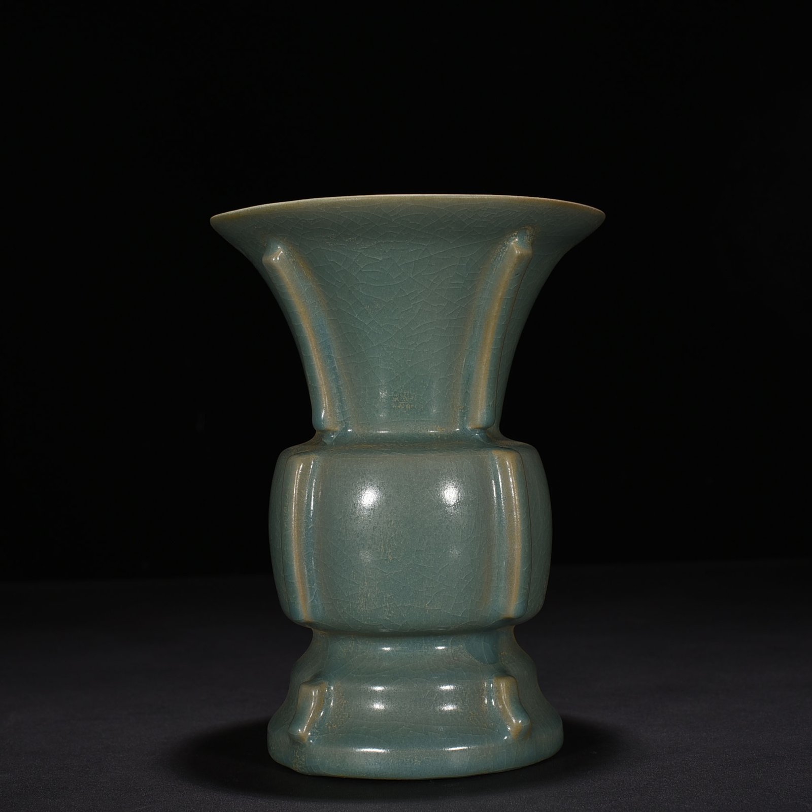 Song Dynasty Ru kiln azure glaze halberd statue flower goblet