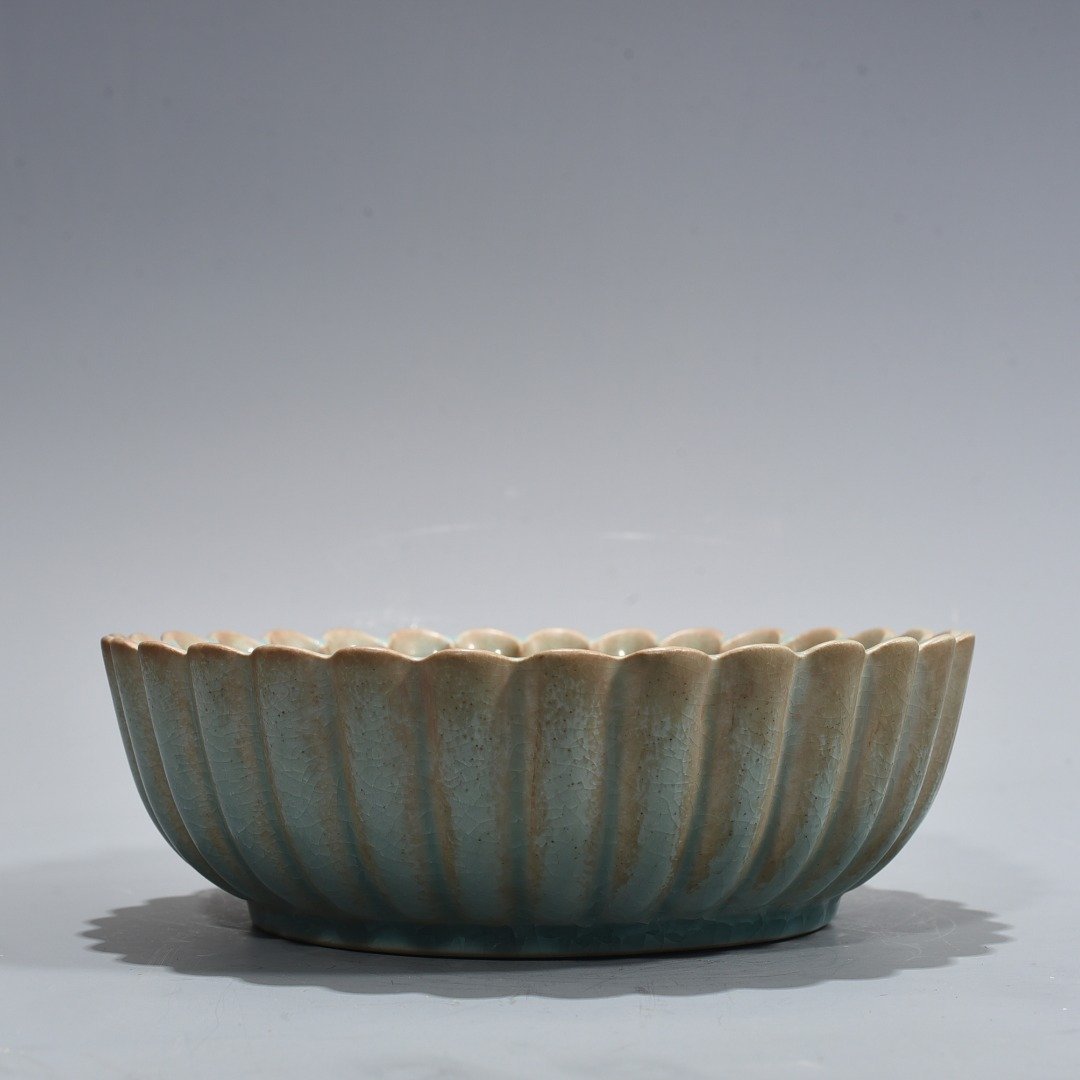 Song Dynasty Ru kiln azure glaze with inscription and chrysanthemum petal wash