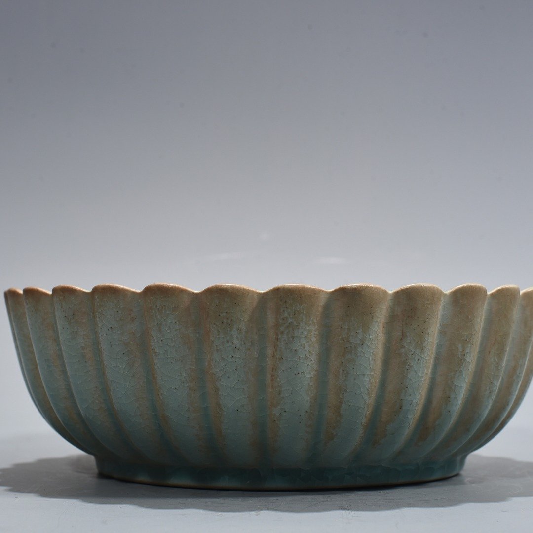 Song Dynasty Ru kiln azure glaze with inscription and chrysanthemum petal wash