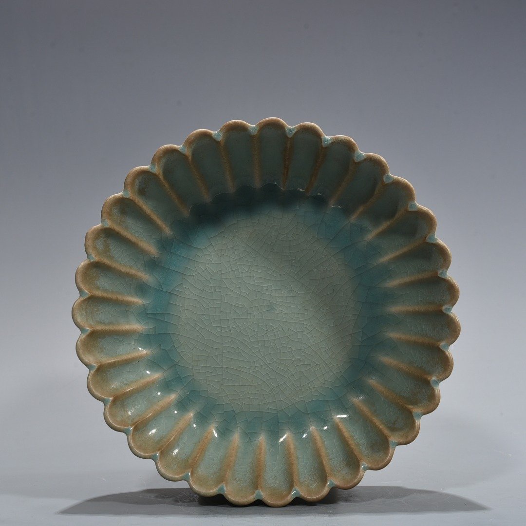 Song Dynasty Ru kiln azure glaze with inscription and chrysanthemum petal wash