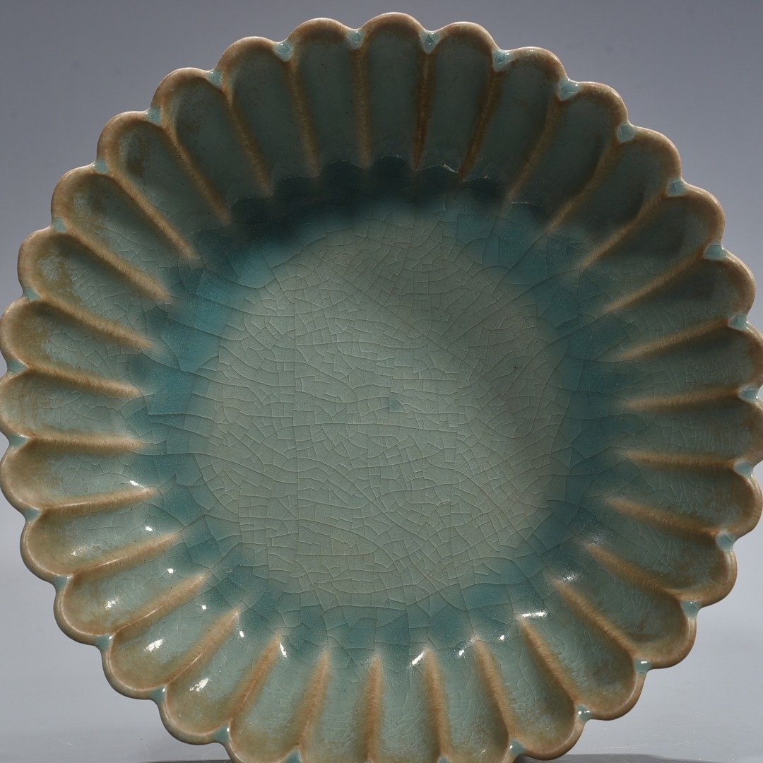 Song Dynasty Ru kiln azure glaze with inscription and chrysanthemum petal wash