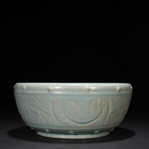 Song Dynasty Ru kiln azure glaze carved fish and algae pattern drum nail wash