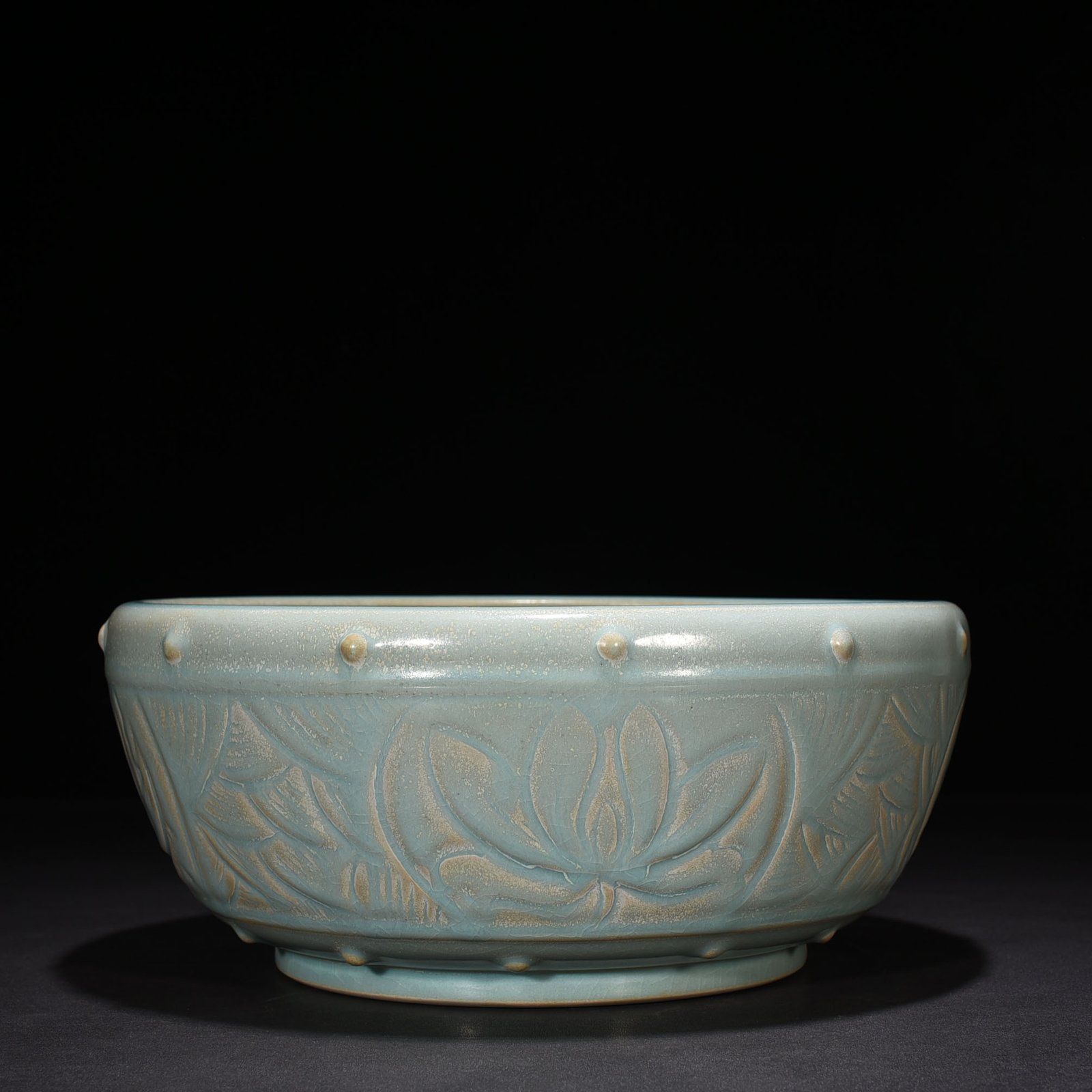 Song Dynasty Ru kiln azure glaze carved fish and algae pattern drum nail wash