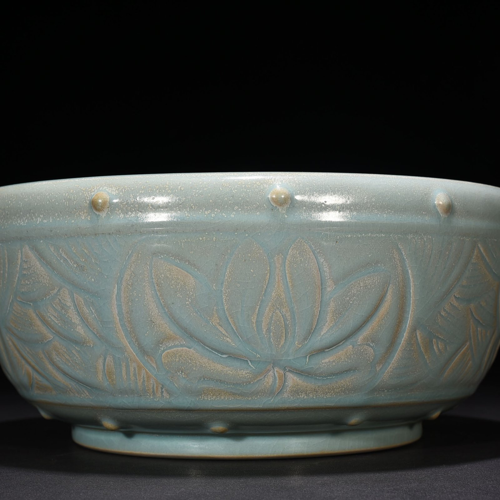Song Dynasty Ru kiln azure glaze carved fish and algae pattern drum nail wash