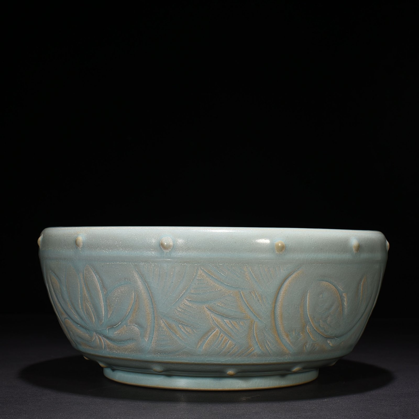 Song Dynasty Ru kiln azure glaze carved fish and algae pattern drum nail wash