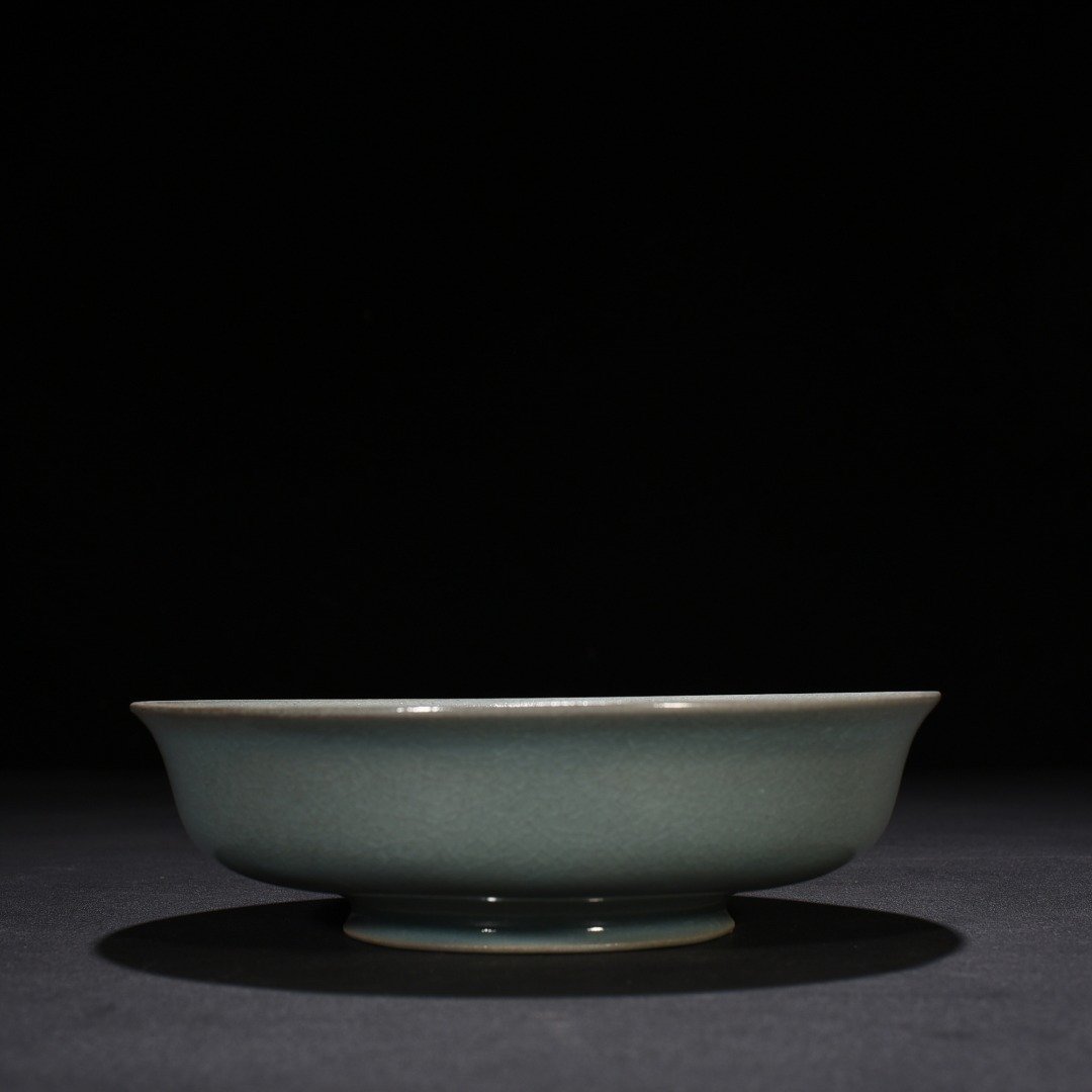 Song Dynasty Ru Kiln azure glaze bowl with unicorn pattern