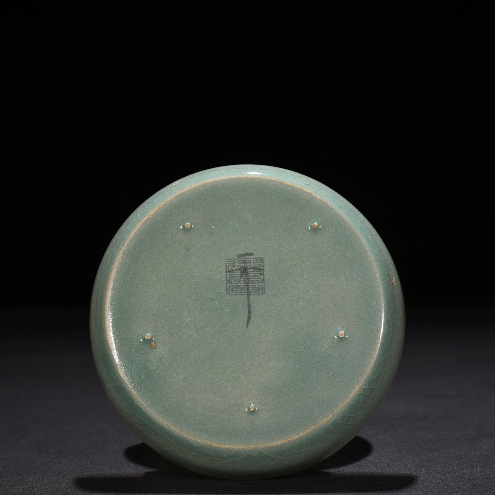 Song Dynasty Ru kiln azure glaze engraved dragon pattern round wash