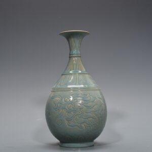 Song Dynasty Ru kiln azure glaze engraved dragon pattern jade pot spring vase