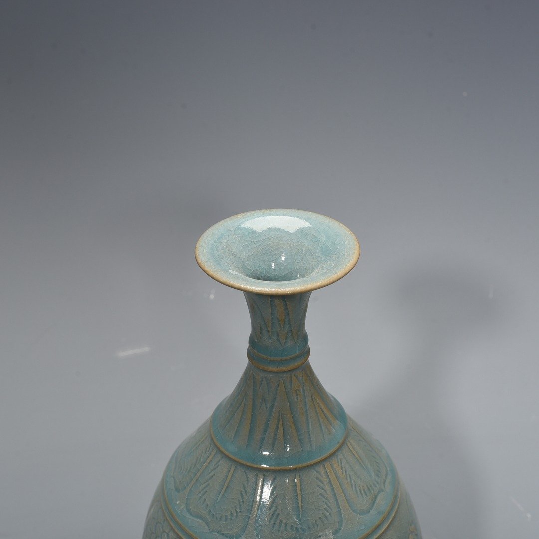 Song Dynasty Ru kiln azure glaze engraved dragon pattern jade pot spring vase