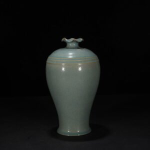Song Dynasty Ru Kiln azure glaze flower mouth plum vase