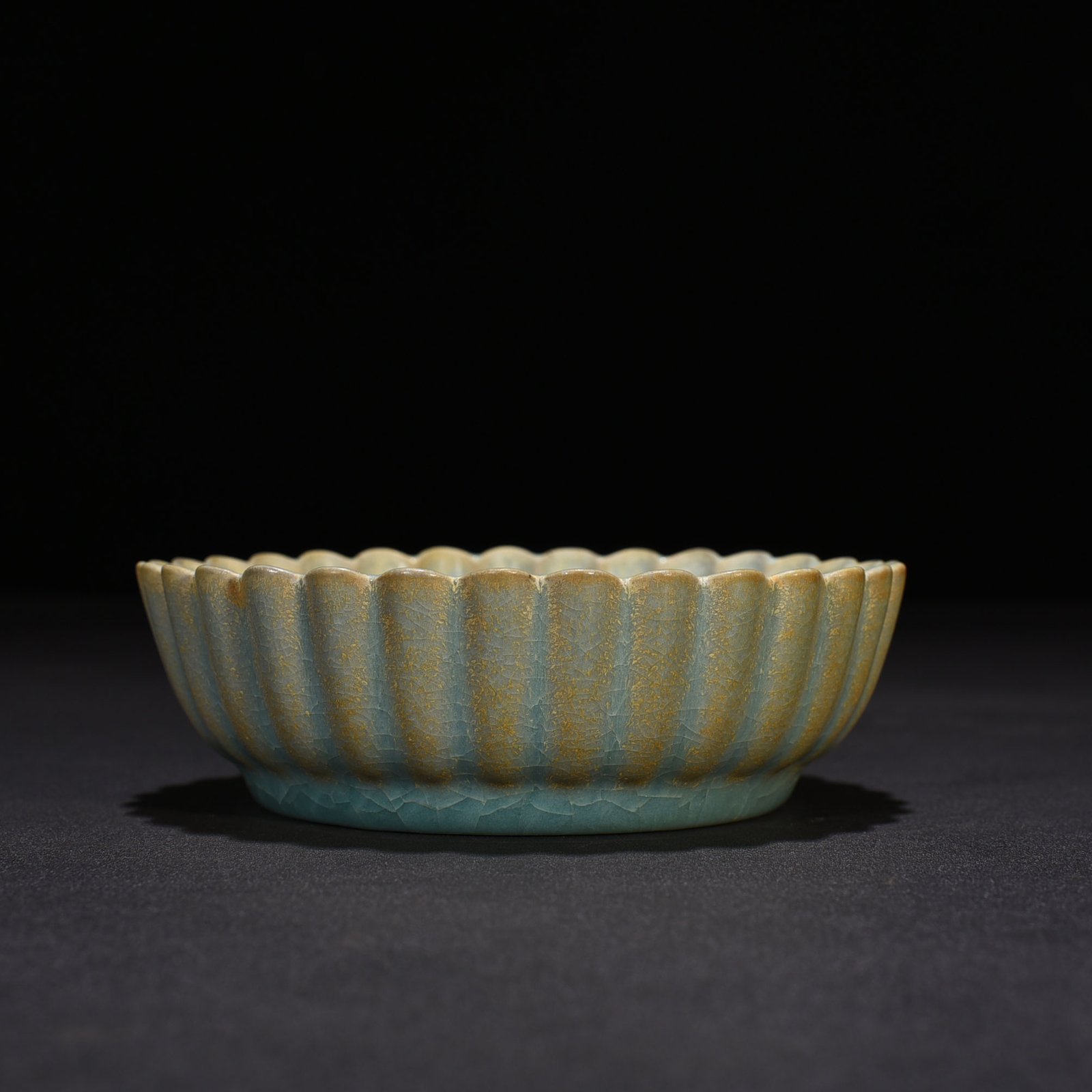 Song Dynasty Ru kiln azure glaze chrysanthemum petal wash