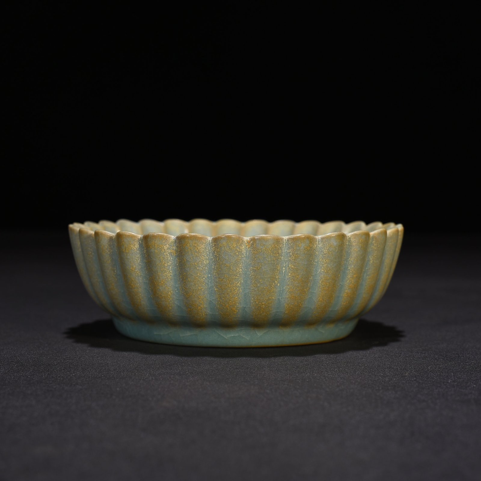 Song Dynasty Ru kiln azure glaze chrysanthemum petal wash