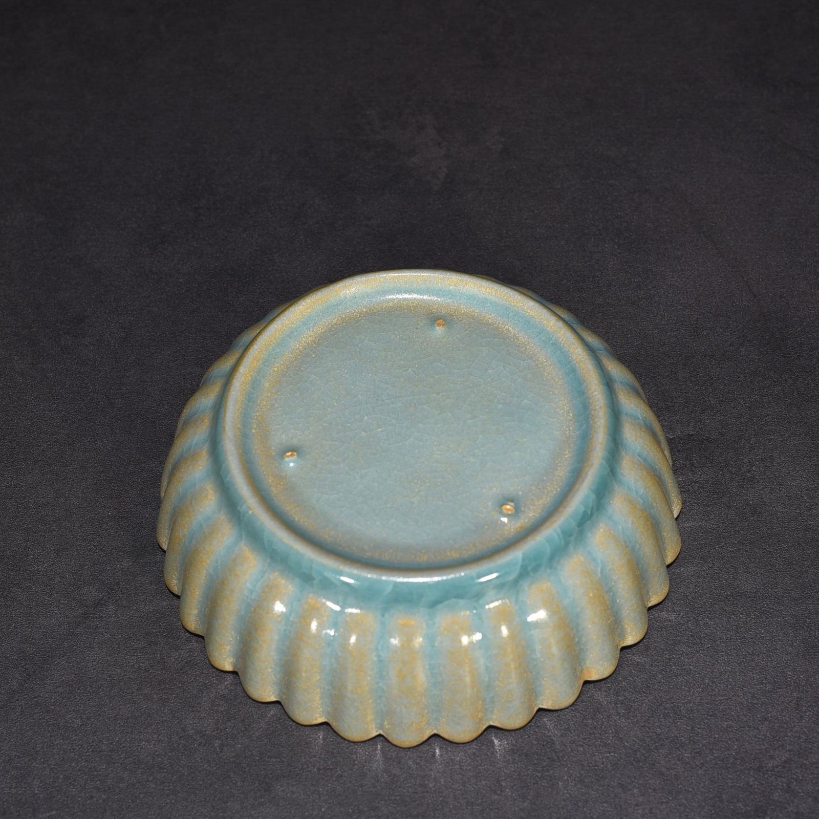 Song Dynasty Ru kiln azure glaze chrysanthemum petal wash
