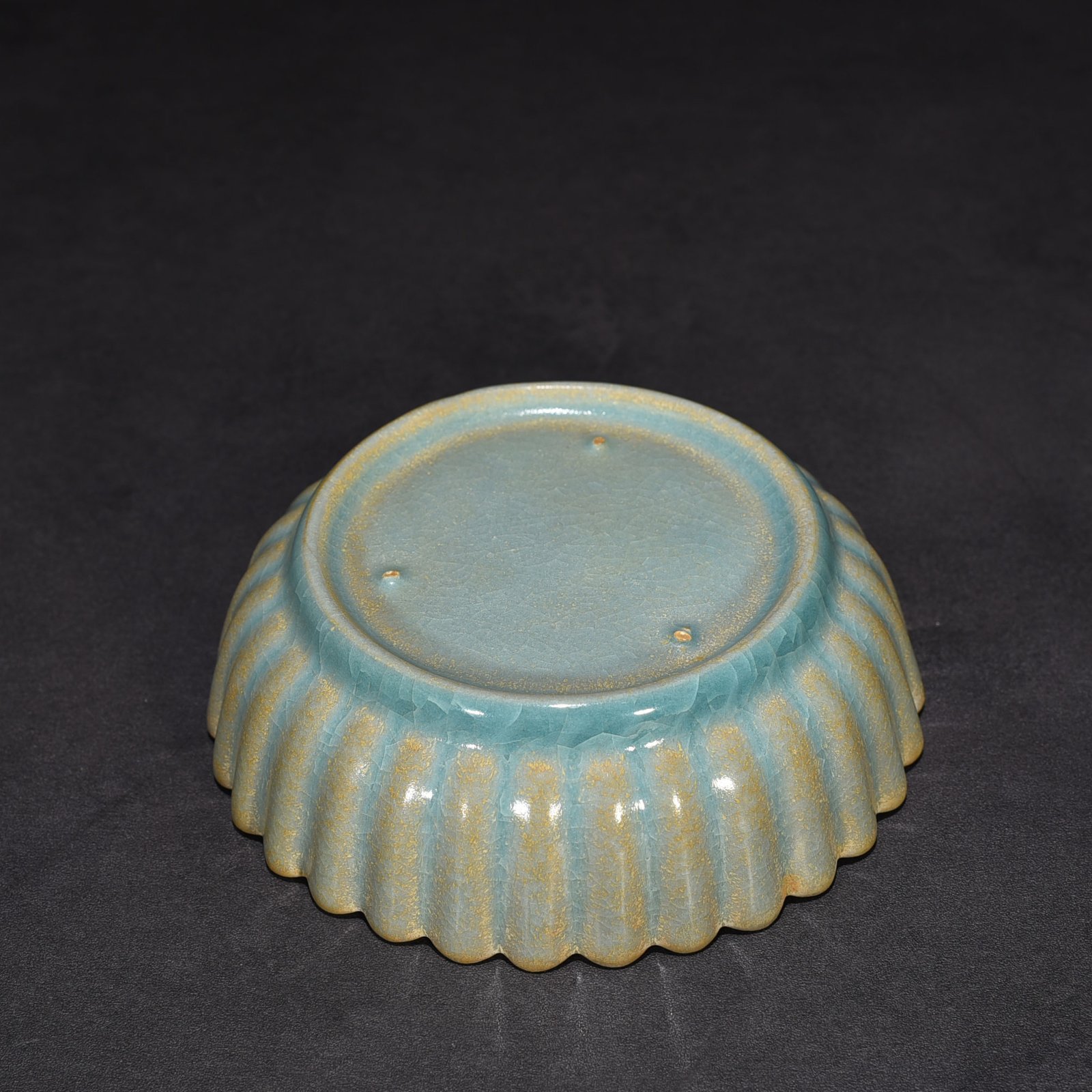 Song Dynasty Ru kiln azure glaze chrysanthemum petal wash