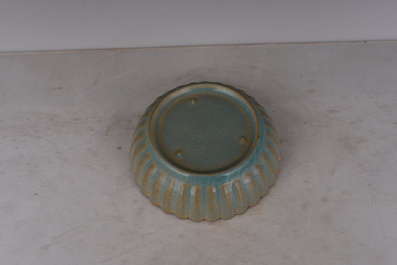 Song Dynasty Ru kiln azure glaze chrysanthemum petal plate