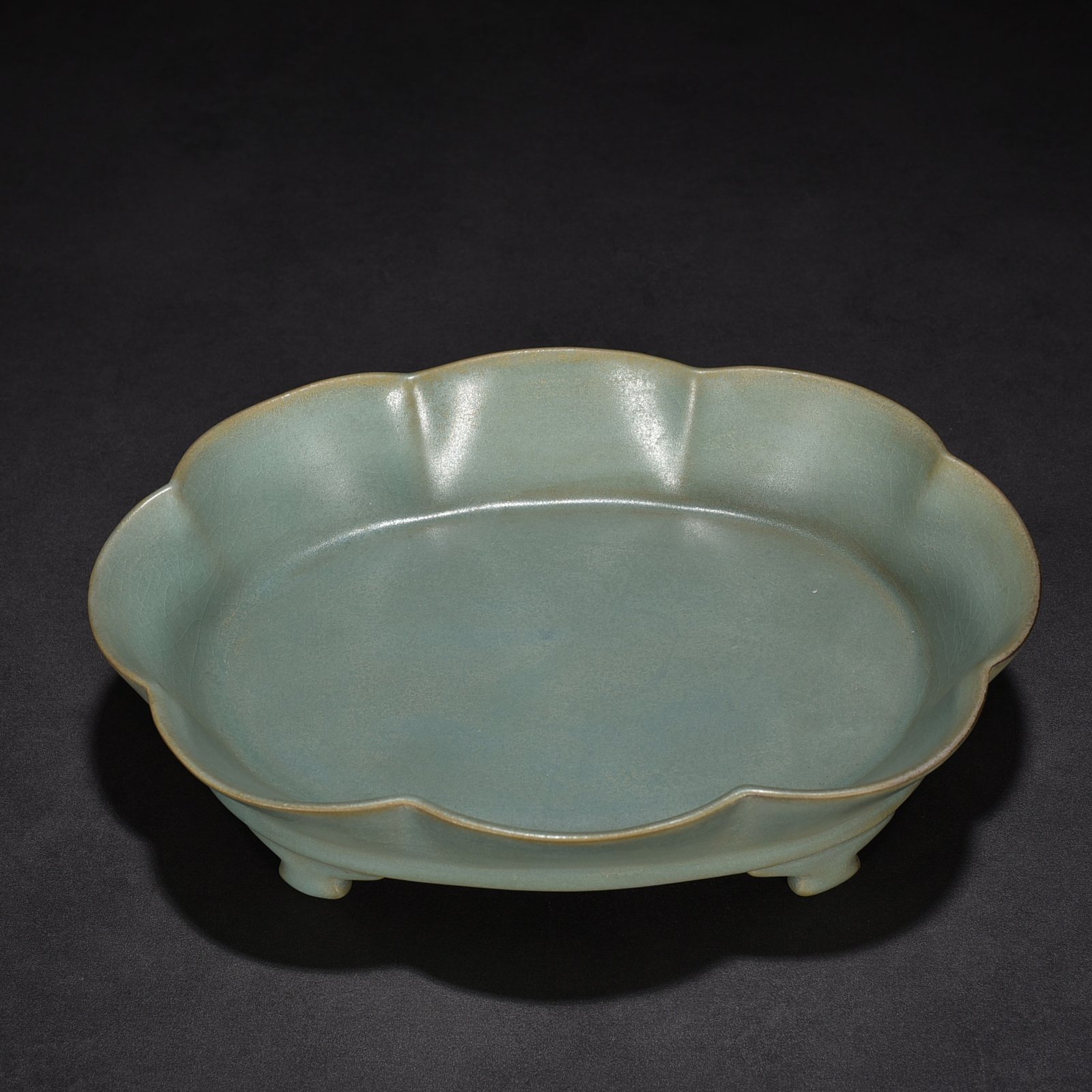 Song Dynasty Ru kiln azure glaze sunflower water fairy basin