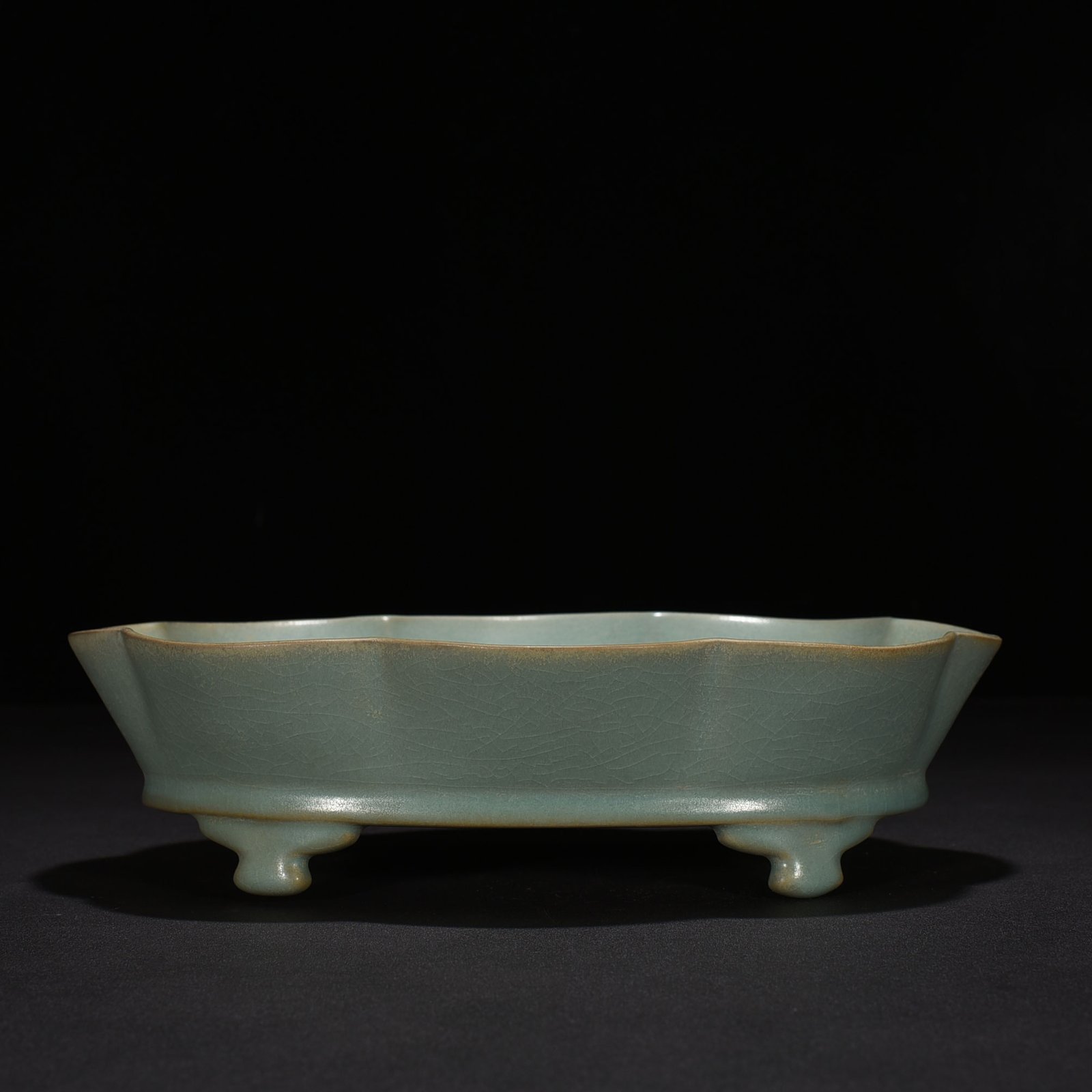 Song Dynasty Ru kiln azure glaze sunflower water fairy basin