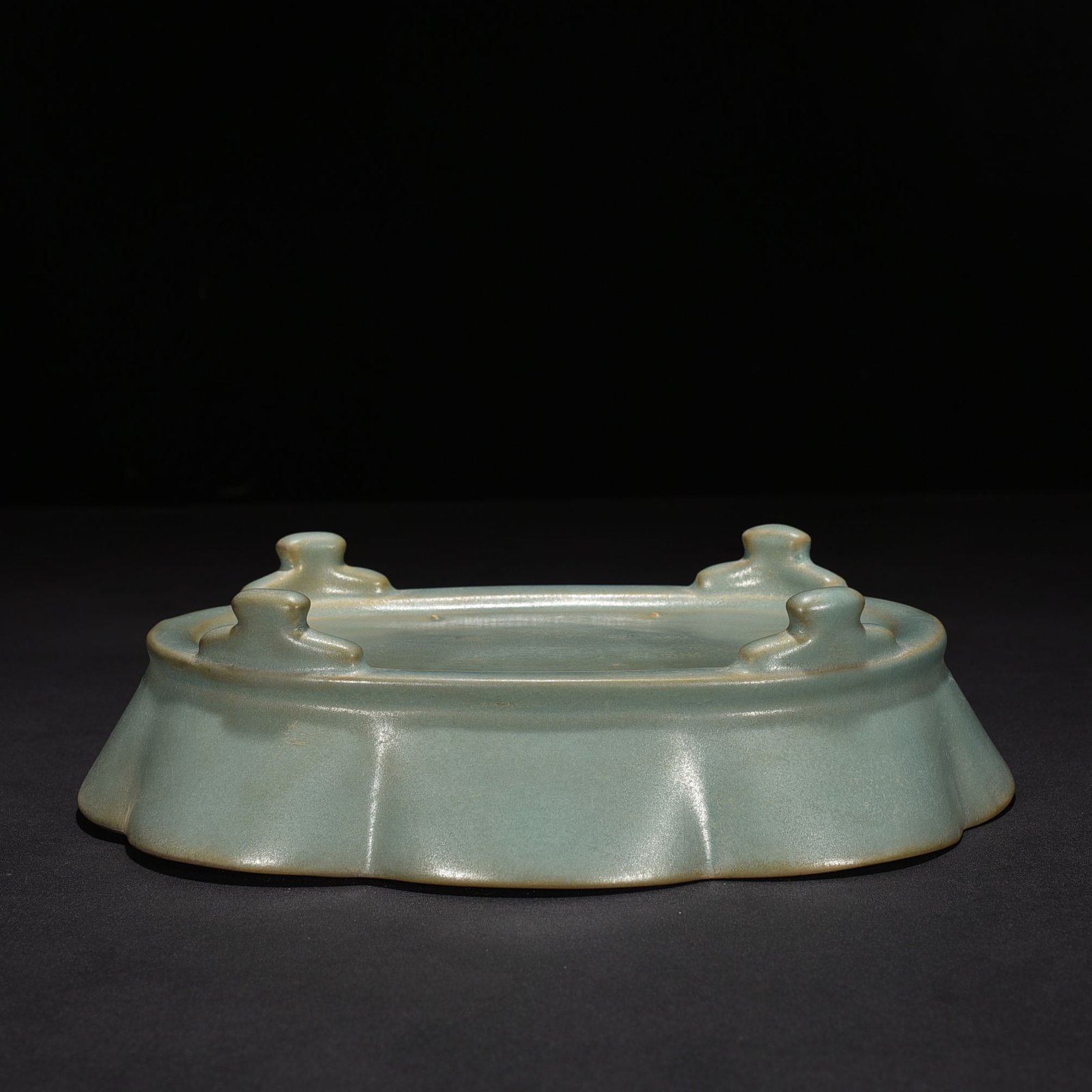 Song Dynasty Ru kiln azure glaze sunflower water fairy basin