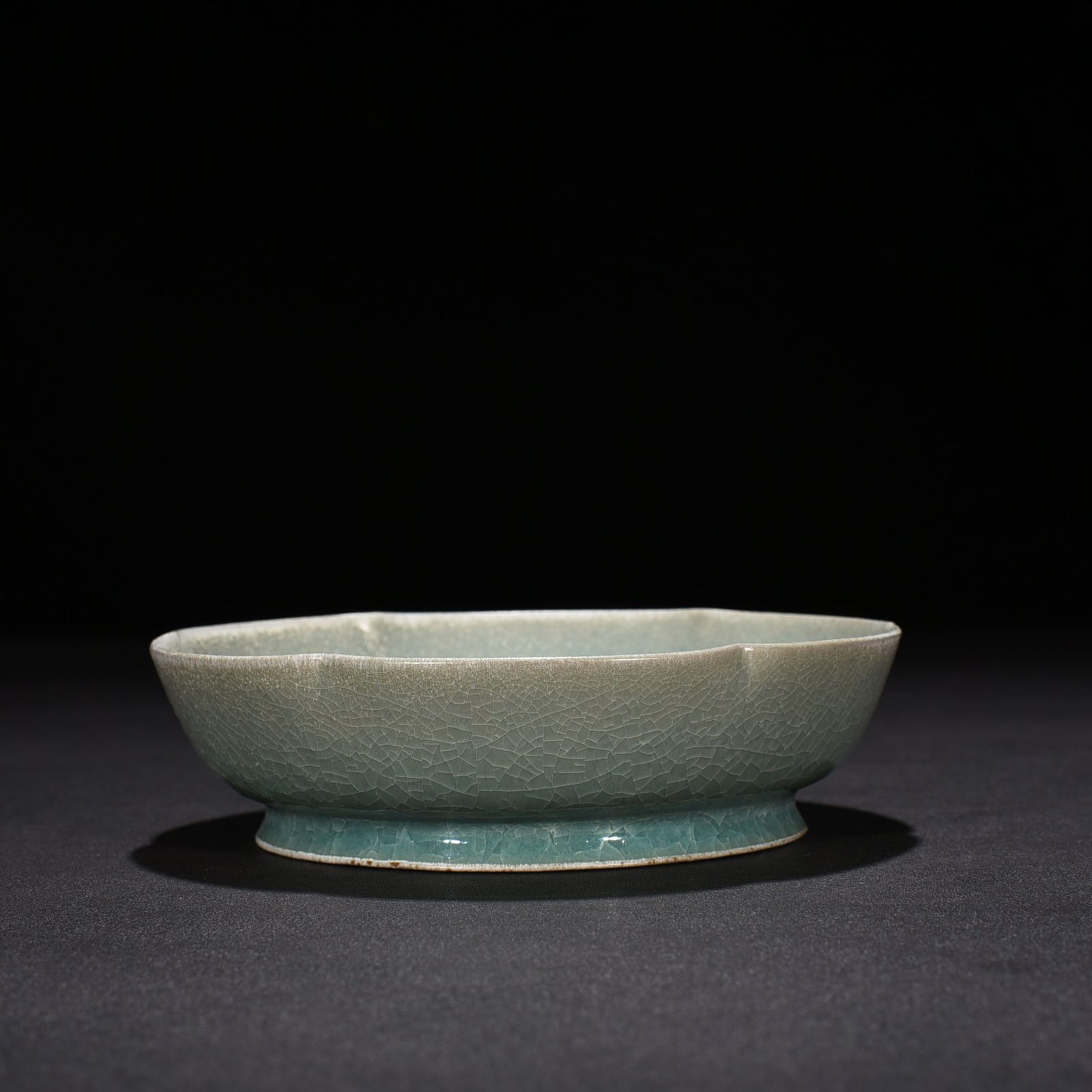 Song Dynasty Ru kiln azure glaze sunflower wash