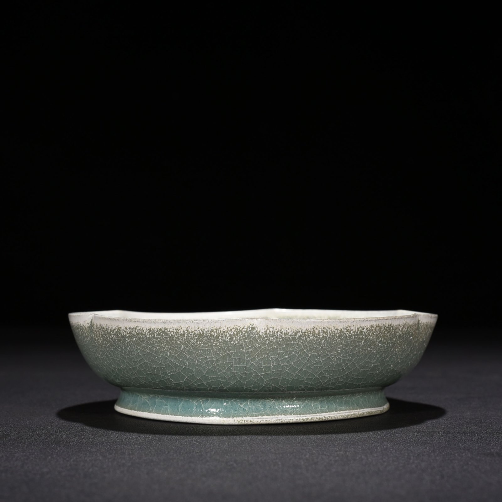 Song Dynasty Ru kiln azure glaze sunflower wash