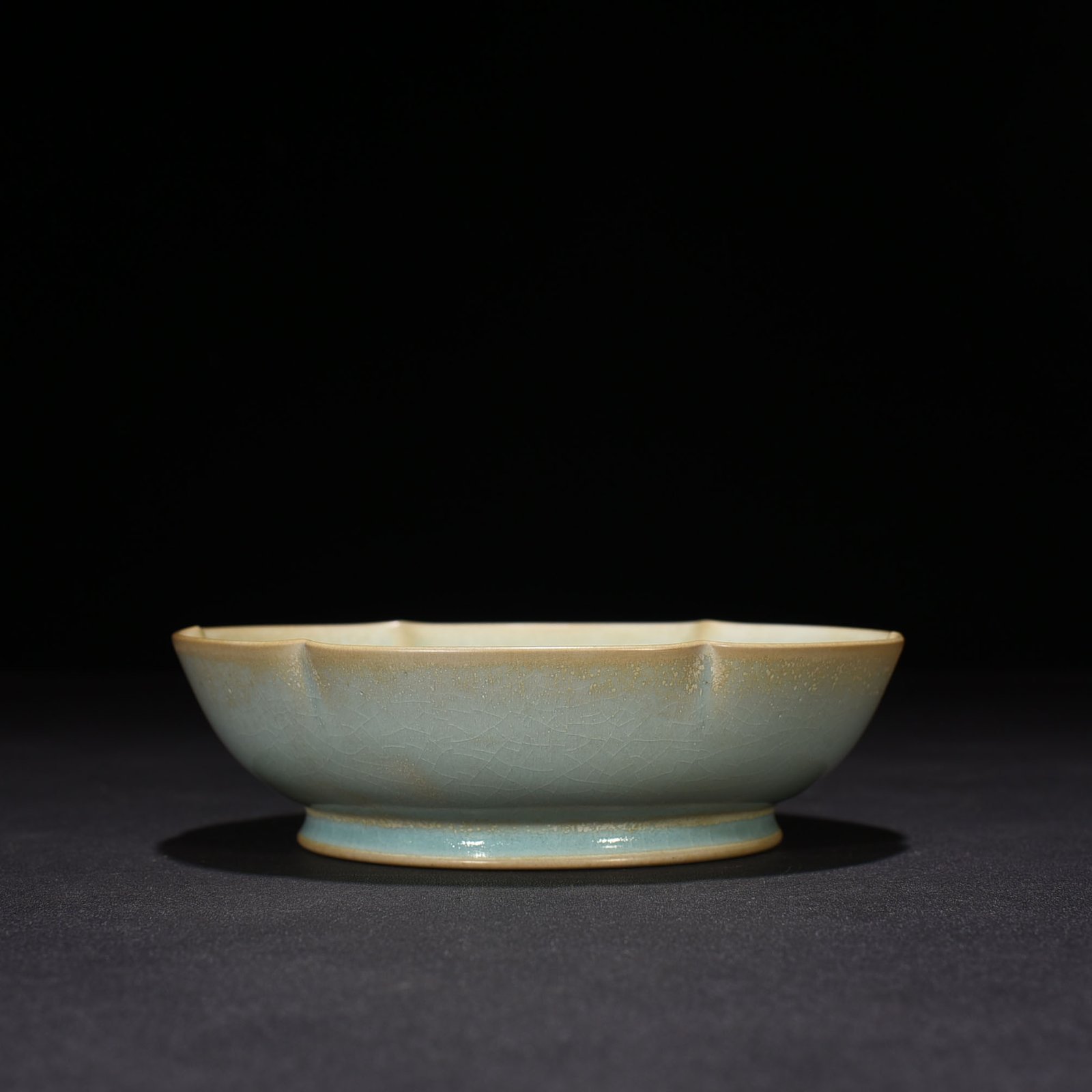 Song Dynasty Ru kiln azure glaze sunflower wash