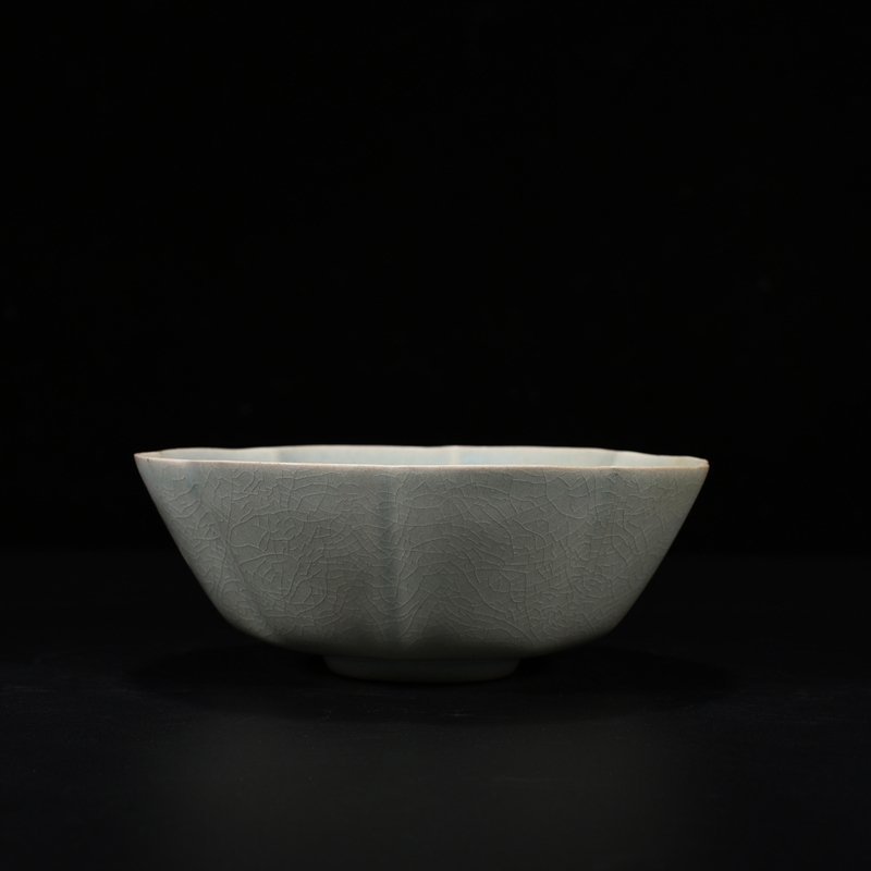 Song Dynasty Ru kiln azure glazed sunflower mouth bowl