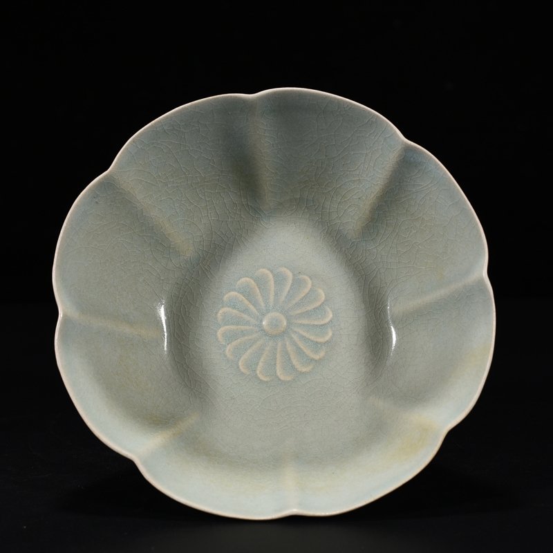 Song Dynasty Ru kiln azure glazed sunflower mouth bowl