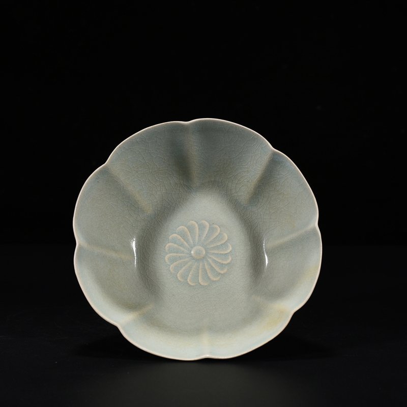 Song Dynasty Ru kiln azure glazed sunflower mouth bowl