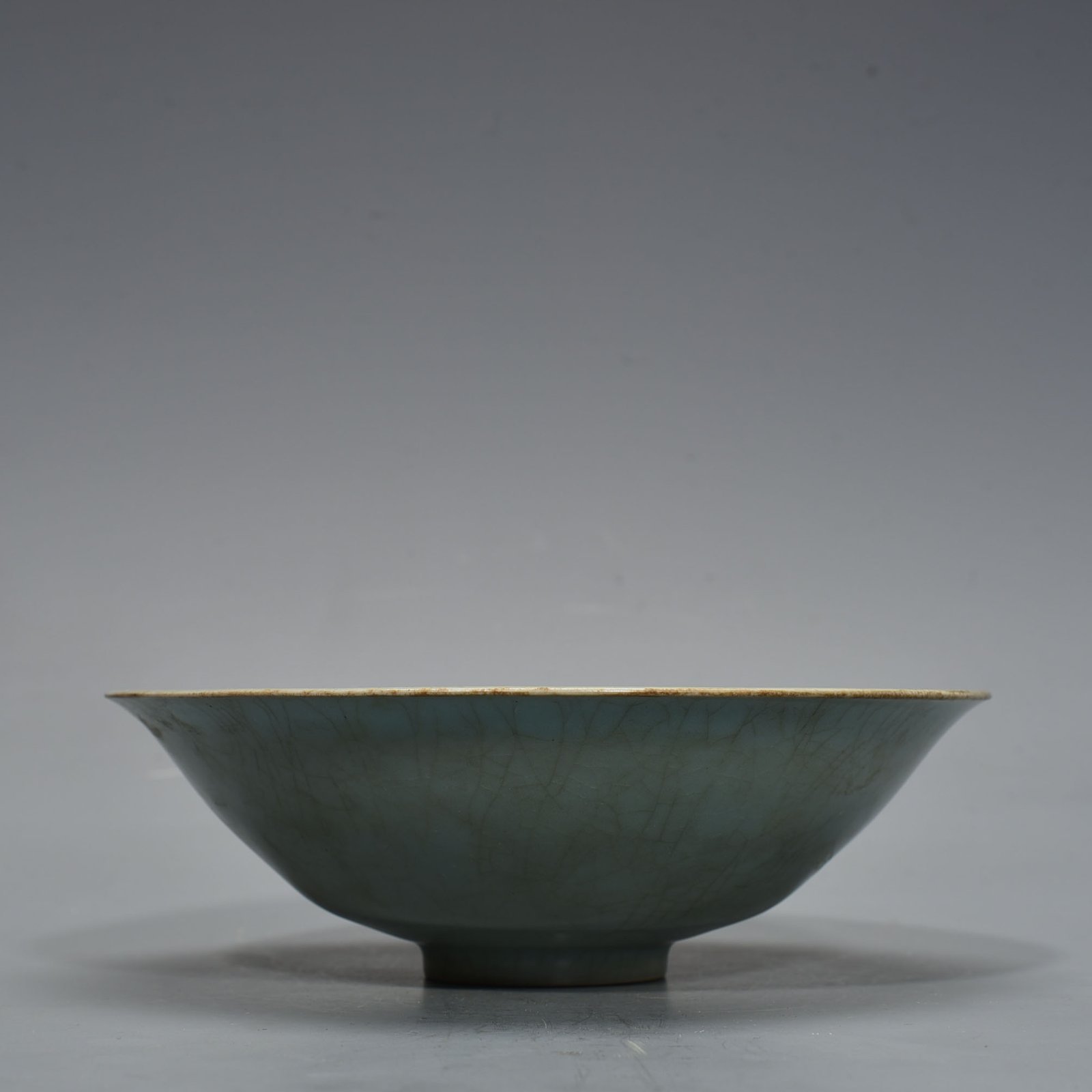 Song Dynasty Ru Kiln azure glaze thin bowl