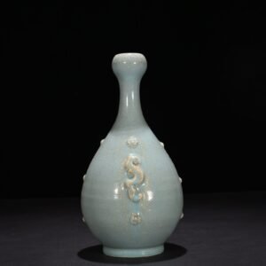 Song Dynasty Ru Kiln azure glaze drum-nailed garlic vase