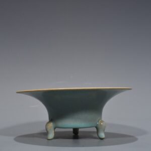 Song Dynasty Ru kiln Fenghua style three-legged Burner