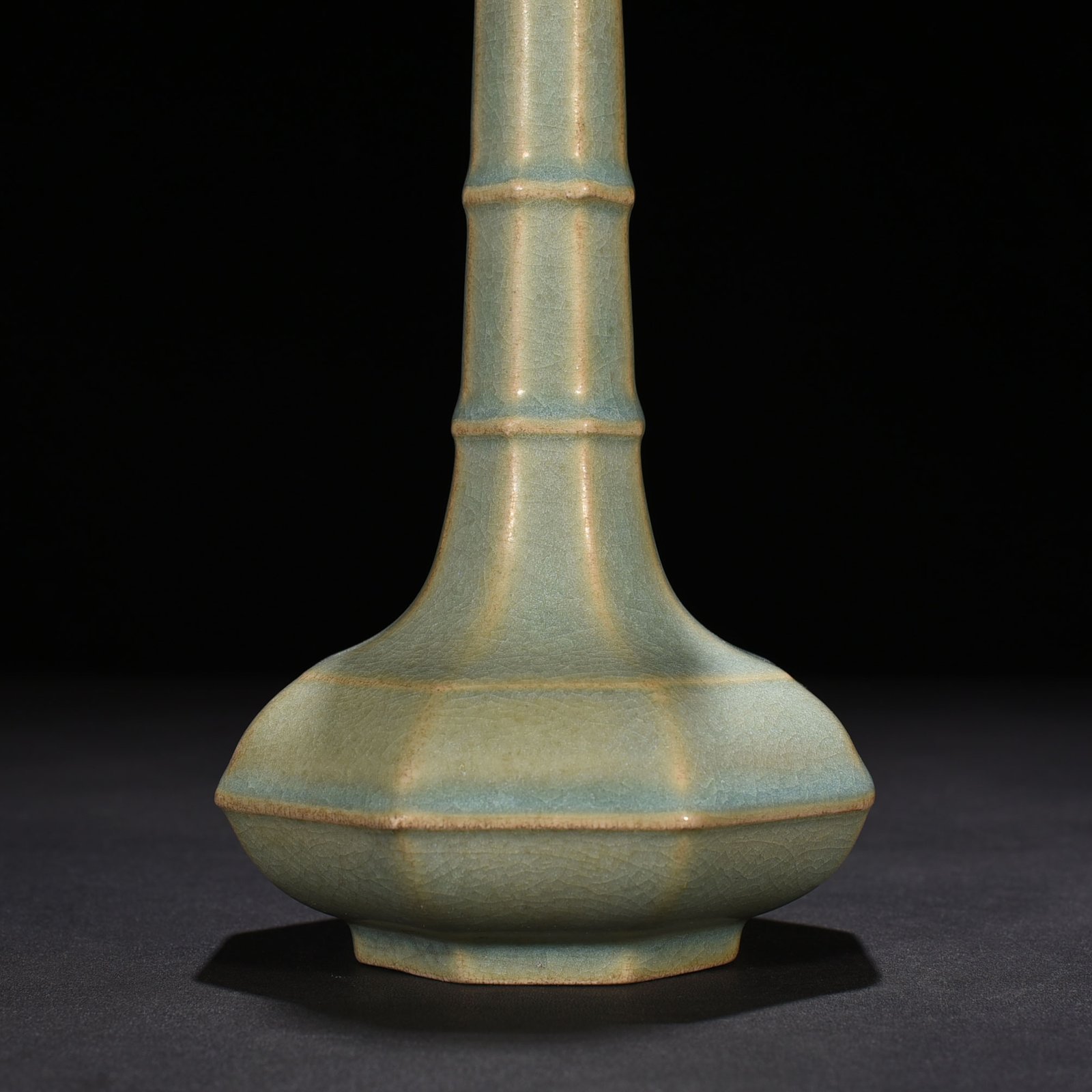 Song Dynasty Ru kilnSong Dynasty Huizong style eight-sided plate mouth vase