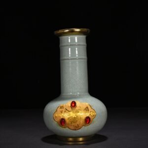 Song Dynasty Ru kiln Chongning first year imperial model plate mouth vase