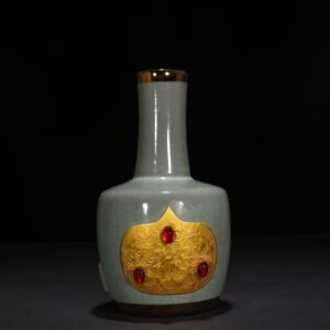 Song Dynasty Ru kiln Chongning first year imperial stamped paper mallet vase