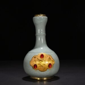 Song Dynasty A garlic-shaped vase in the first year of Chongning