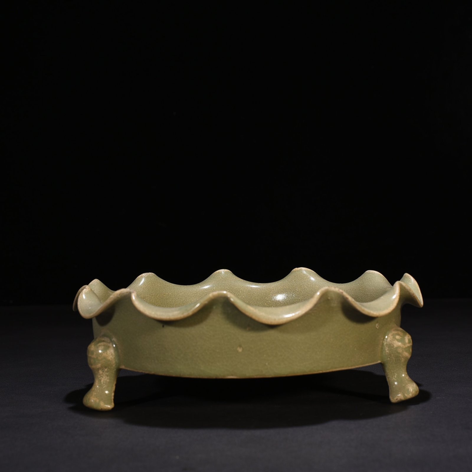 Song Dynasty Three-legged washing machine with Ru dragon pattern