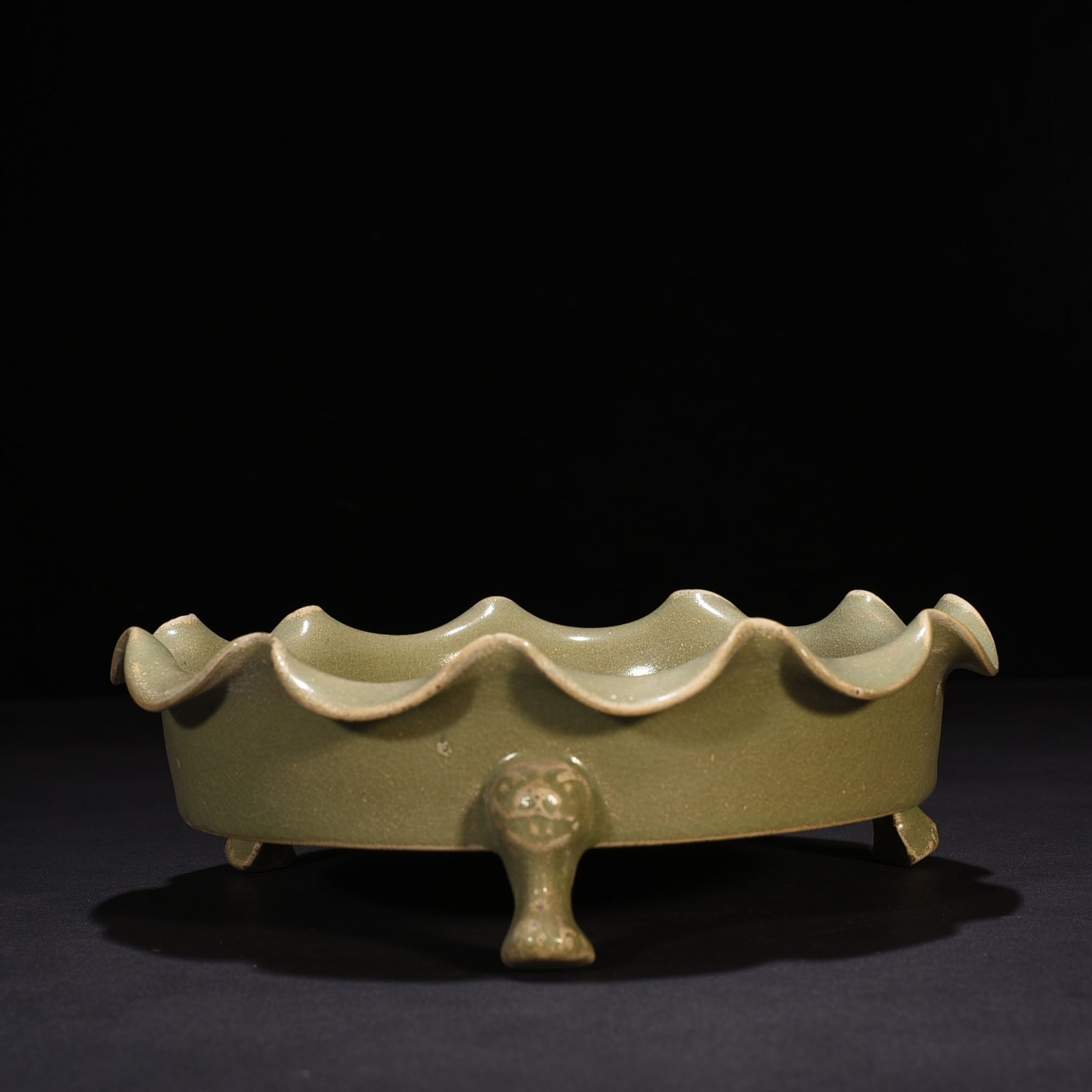 Song Dynasty Three-legged washing machine with Ru dragon pattern